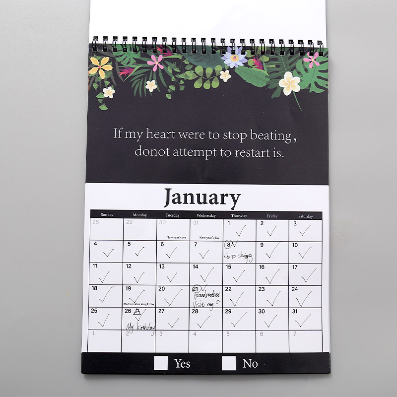 Calendar din hârtie groasă legat în spirală